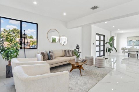 House in North Miami Beach, Florida 4 bedrooms, 191.1 sq.m. № 1945246 - photo 4