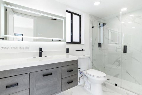 House in North Miami Beach, Florida 4 bedrooms, 191.1 sq.m. № 1945246 - photo 5