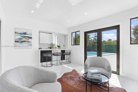 House in North Miami Beach, Florida 4 bedrooms, 191.1 sq.m. № 1945246 - photo 7