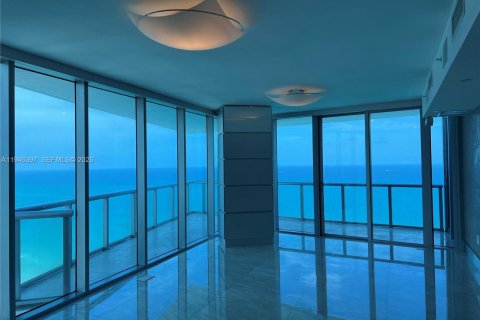 Купить кондоминиум в Санни-Айлс-Бич, Флорида 4 спальни, 222.41м2, № 2003449 - фото 2