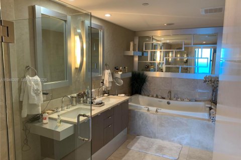 Купить кондоминиум в Санни-Айлс-Бич, Флорида 4 спальни, 222.41м2, № 2003449 - фото 24