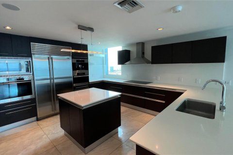 Купить кондоминиум в Санни-Айлс-Бич, Флорида 4 спальни, 222.41м2, № 2003449 - фото 29