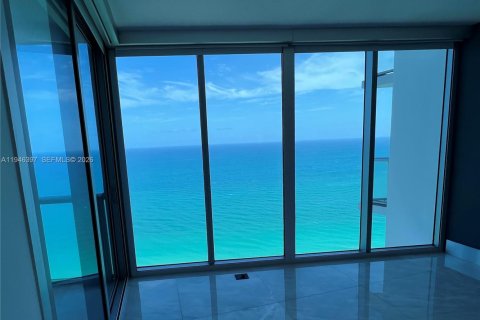 Купить кондоминиум в Санни-Айлс-Бич, Флорида 4 спальни, 222.41м2, № 2003449 - фото 17