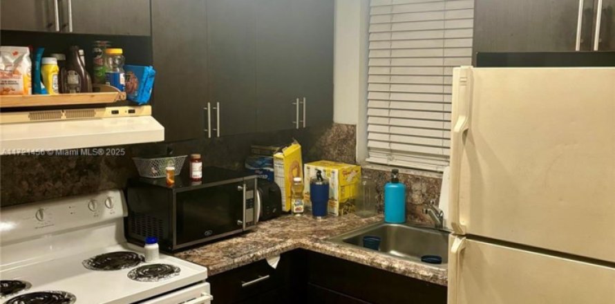 Condo in North Bay Village, Florida, 1 bedroom  № 1472249