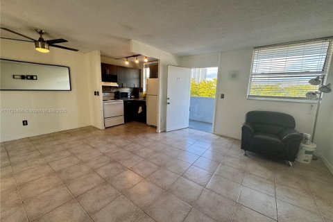 Condo in North Bay Village, Florida, 1 bedroom  № 1472249 - photo 3