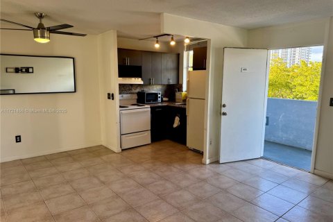 Condo in North Bay Village, Florida, 1 bedroom  № 1472249 - photo 2