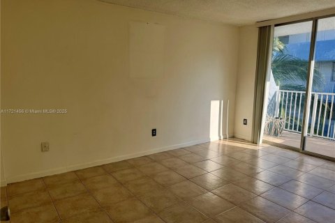 Condo in North Bay Village, Florida, 1 bedroom  № 1472249 - photo 15