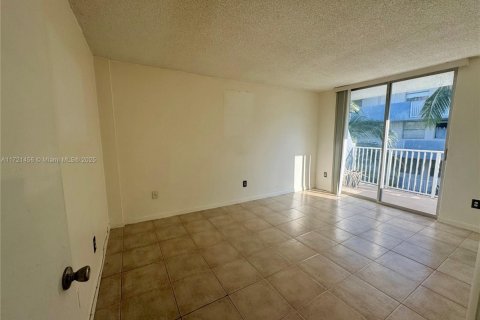 Condo in North Bay Village, Florida, 1 bedroom  № 1472249 - photo 16
