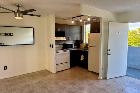 Condo in North Bay Village, Florida, 1 bedroom  № 1472249 - photo 6