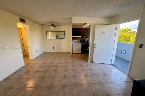 Condo in North Bay Village, Florida, 1 bedroom  № 1472249 - photo 4