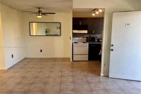Condo in North Bay Village, Florida, 1 bedroom  № 1472249 - photo 5