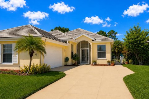 House in Hobe Sound, Florida 3 bedrooms, 187.38 sq.m. № 2301853