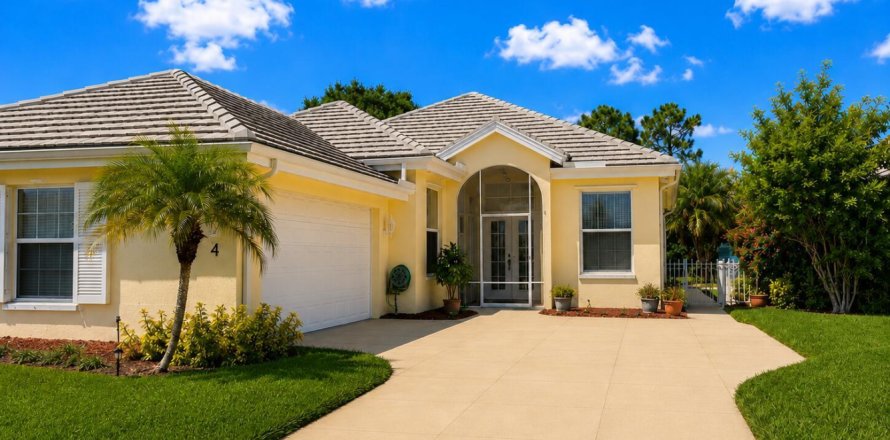 House in Hobe Sound, Florida 3 bedrooms, 187.38 sq.m. № 2301853