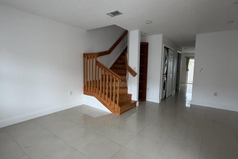 Touwnhouse à louer à Miami, Floride: 3 chambres, 121.52 m2 № 2414156 - photo 14