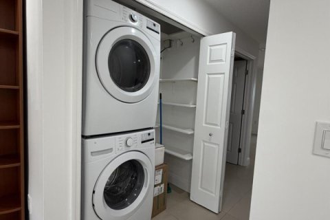 Touwnhouse à louer à Miami, Floride: 3 chambres, 121.52 m2 № 2414156 - photo 10