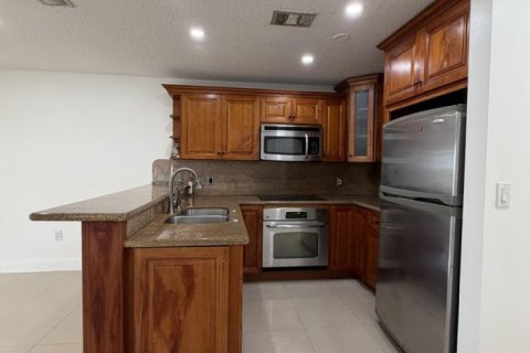 Touwnhouse à louer à Miami, Floride: 3 chambres, 121.52 m2 № 2414156 - photo 11