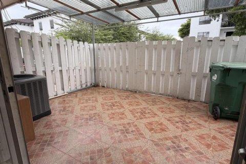 Touwnhouse à louer à Miami, Floride: 3 chambres, 121.52 m2 № 2414156 - photo 7