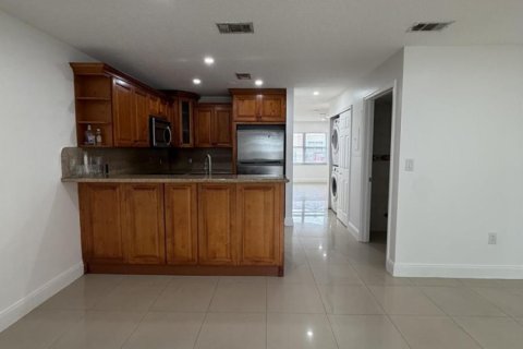 Touwnhouse à louer à Miami, Floride: 3 chambres, 121.52 m2 № 2414156 - photo 13