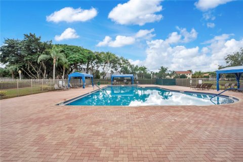 Villa ou maison à vendre à Weston, Floride: 4 chambres, 198.16 m2 № 1976983 - photo 25