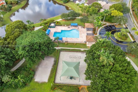 Villa ou maison à vendre à Weston, Floride: 4 chambres, 198.16 m2 № 1976983 - photo 30