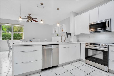 Villa ou maison à vendre à Weston, Floride: 4 chambres, 198.16 m2 № 1976983 - photo 13