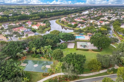 Villa ou maison à vendre à Weston, Floride: 4 chambres, 198.16 m2 № 1976983 - photo 28