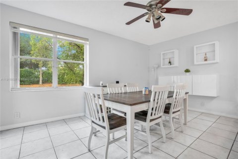 Villa ou maison à vendre à Weston, Floride: 4 chambres, 198.16 m2 № 1976983 - photo 9