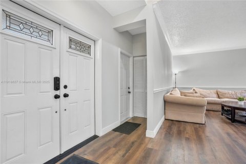 Villa ou maison à vendre à Weston, Floride: 4 chambres, 198.16 m2 № 1976983 - photo 2