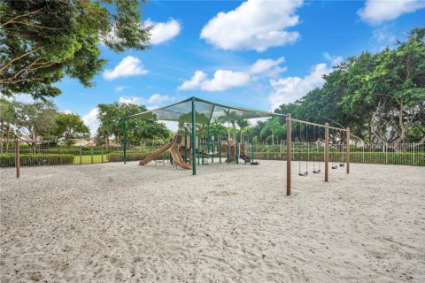 Villa ou maison à vendre à Weston, Floride: 4 chambres, 198.16 m2 № 1976983 - photo 27
