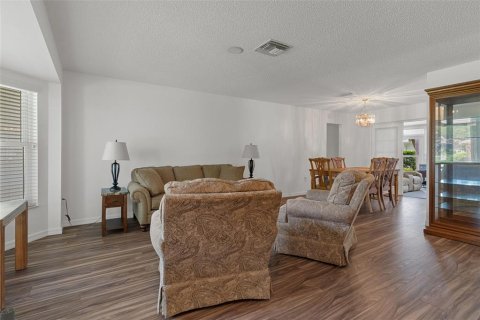 Villa ou maison à vendre à Spring Hill, Floride: 2 chambres, 173.36 m2 № 2237159 - photo 6