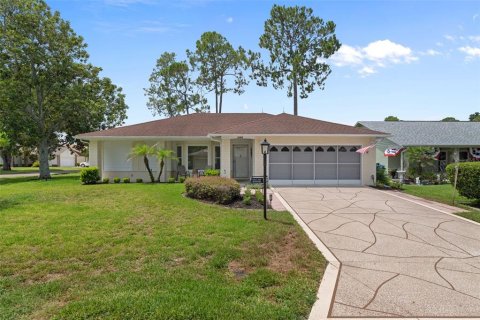 House in Spring Hill, Florida 2 bedrooms, 173.36 sq.m. № 2237159