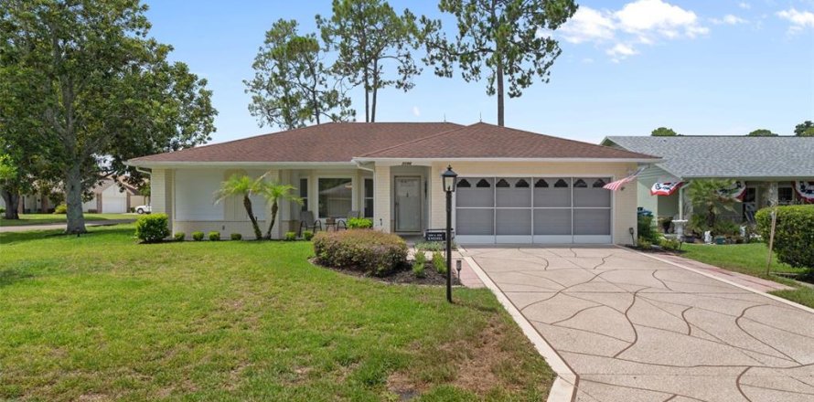 Villa ou maison à Spring Hill, Floride 2 chambres, 173.36 m2 № 2237159