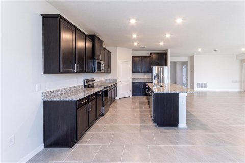 Снять в аренду виллу или дом в Уэсли-Чепел, Флорида 4 комнаты, 235.69м2, № 1906446 - фото 7