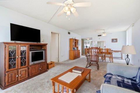 Condo in Pembroke Pines, Florida, 2 bedrooms № 2088413 - photo 16