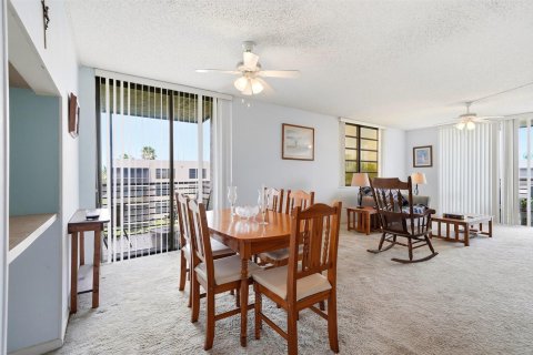 Condo in Pembroke Pines, Florida, 2 bedrooms № 2088413 - photo 11