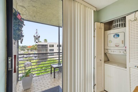 Condo in Pembroke Pines, Florida, 2 bedrooms № 2088413 - photo 9