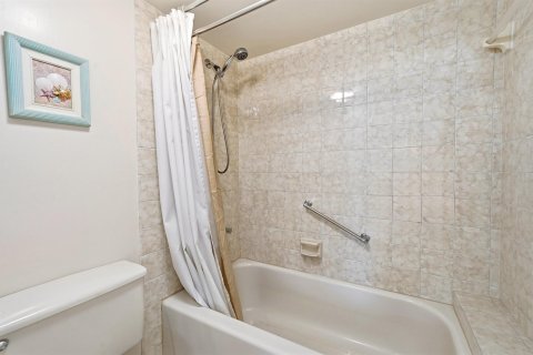 Condo in Pembroke Pines, Florida, 2 bedrooms № 2088413 - photo 24