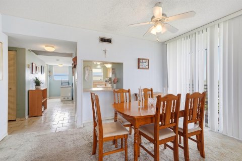 Condo in Pembroke Pines, Florida, 2 bedrooms № 2088413 - photo 14