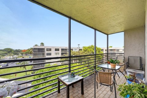 Condo in Pembroke Pines, Florida, 2 bedrooms № 2088413 - photo 10