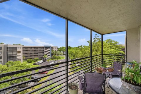 Condo in Pembroke Pines, Florida, 2 bedrooms № 2088413 - photo 19
