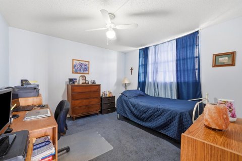 Condo in Pembroke Pines, Florida, 2 bedrooms № 2088413 - photo 25