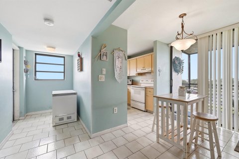 Condo in Pembroke Pines, Florida, 2 bedrooms № 2088413 - photo 4