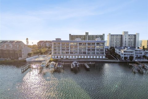 Condo in Indian Shores, Florida, 3 bedrooms  № 1910816 - photo 6