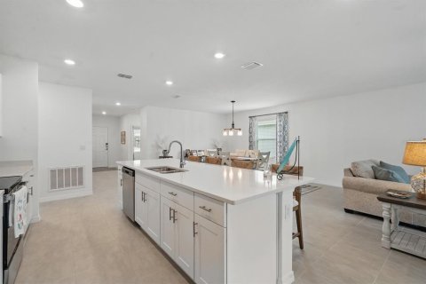 House in Edgewater, Florida 4 bedrooms, 195.65 sq.m. № 1795423 - photo 21