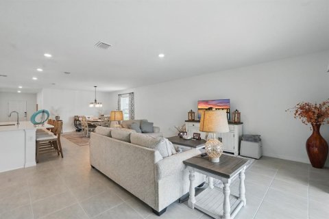 House in Edgewater, Florida 4 bedrooms, 195.65 sq.m. № 1795423 - photo 17