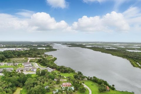 House in Edgewater, Florida 4 bedrooms, 195.65 sq.m. № 1795423 - photo 3