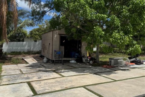 Villa ou maison à vendre à North Miami, Floride: 2 chambres, 117.06 m2 № 2069189 - photo 15