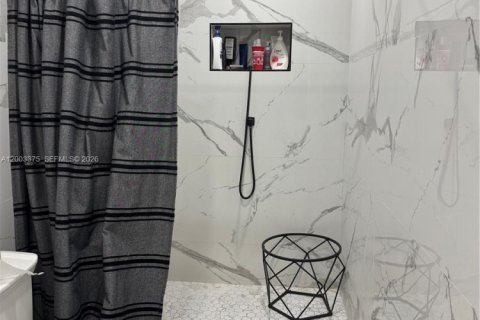 Villa ou maison à vendre à North Miami, Floride: 2 chambres, 117.06 m2 № 2069189 - photo 6