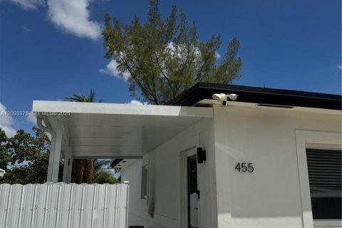 Villa ou maison à North Miami, Floride 2 chambres, 117.06 m2 № 2069189