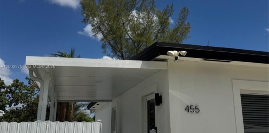 Villa ou maison à North Miami, Floride 2 chambres, 117.06 m2 № 2069189